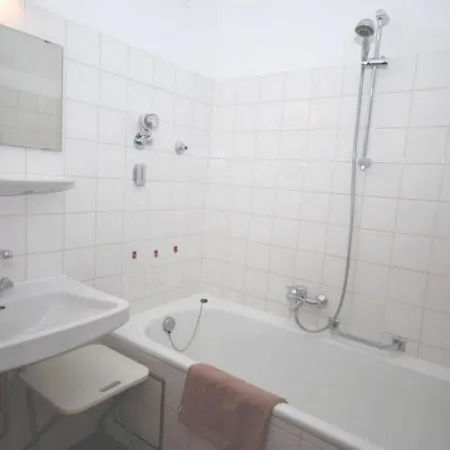 Апартаменты Ferienwohnung Zenostrasse 5 *