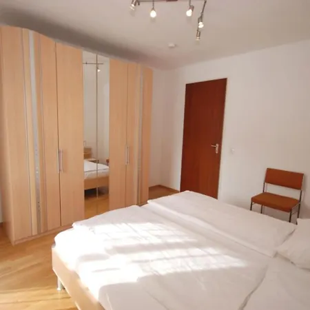 Апартаменты Ferienwohnung Zenostrasse 5 *